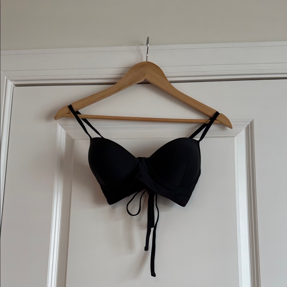 Chic Black Women's Bikini Top & Bottom